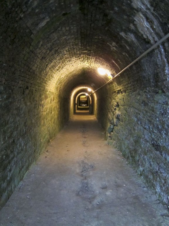 Fort Montbarey: Gang zur Krypta der Erinnerung