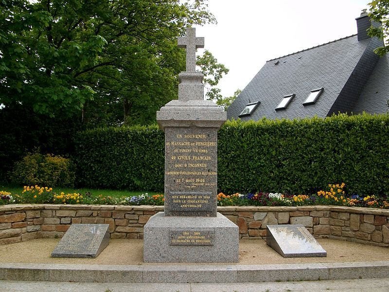 Mahnmal an das Massaker von Penguerec ( ©Pierre Vanbremeersch)