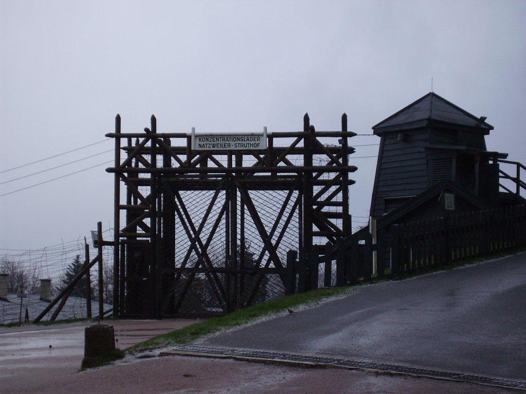 Lagertor mit Wachturm