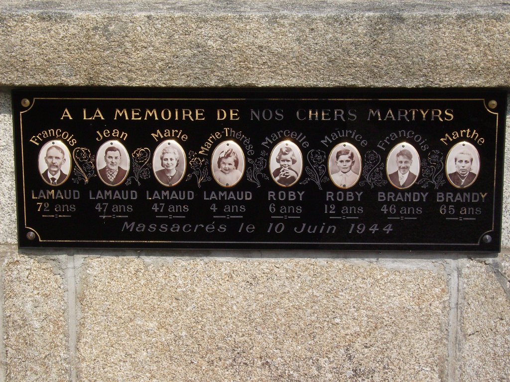 Gedenktafel an acht ermordete Familienmitglieder Gedenktafel an acht ermordete Familienmitglieder