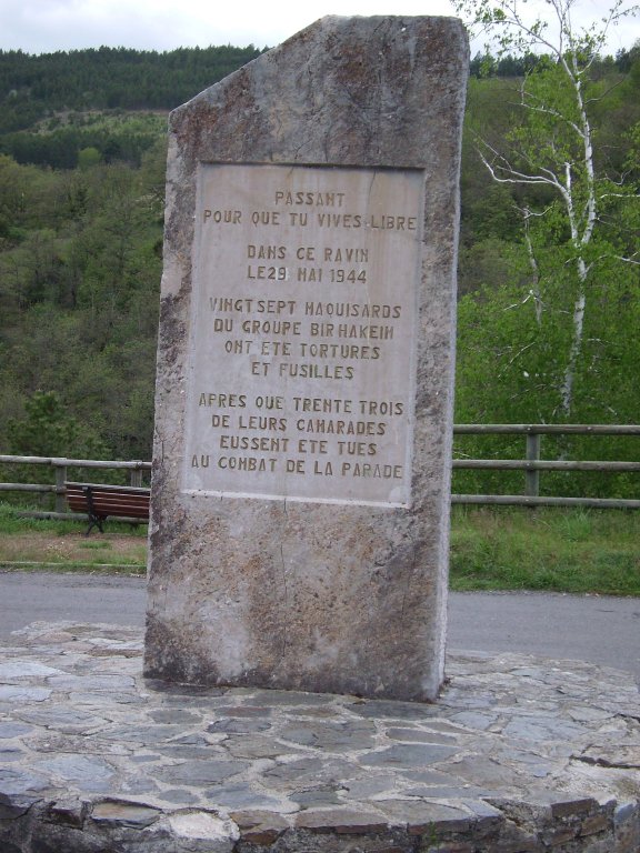 Gedenkstein am Parkplatz (© Szeder László, Wikipedia)