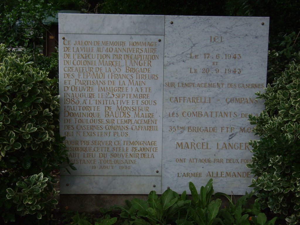 Gedenktafel für die 35. FTP-Brigade im Jardin Japonais, Metro B Compans-Caffarelli
