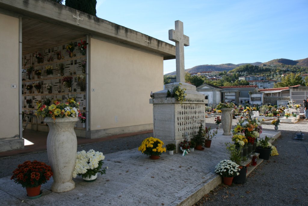 Denkmal auf dem Friedhof (Foto: Baldini)