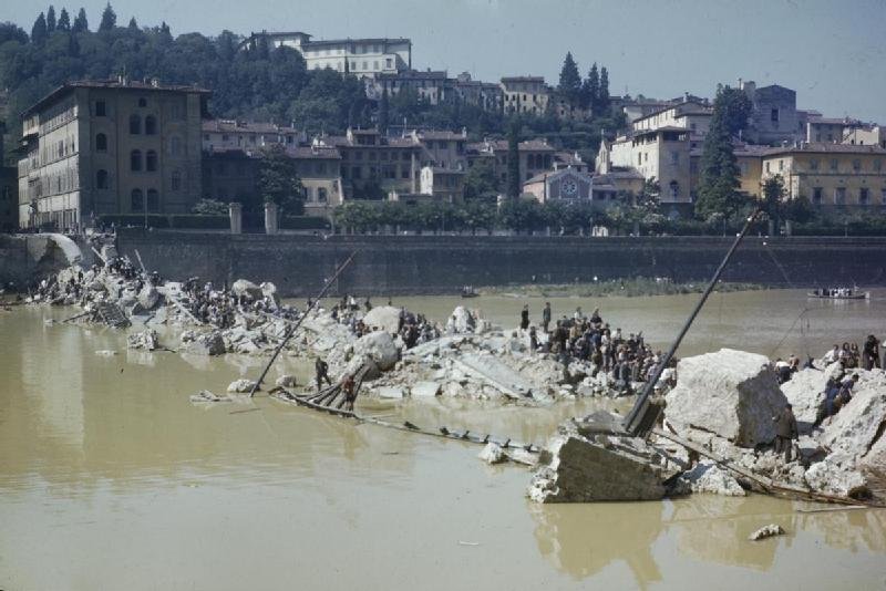 Zerstörte Brücke, Florenz 1944 (Foto: Imperial War Museum London)