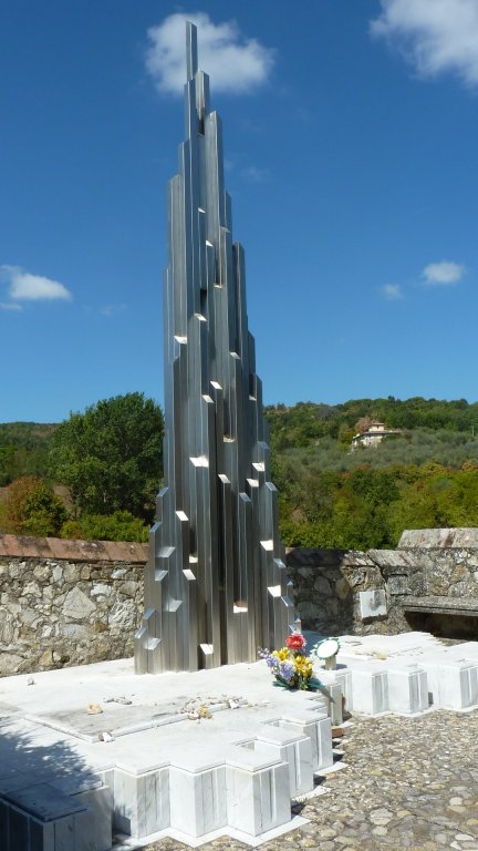 Denkmal auf dem Friedhof Badiuzza