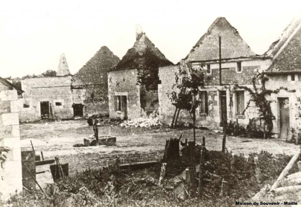 Zerstörtes Maillé, 1945 (© Maison du Souvenir)