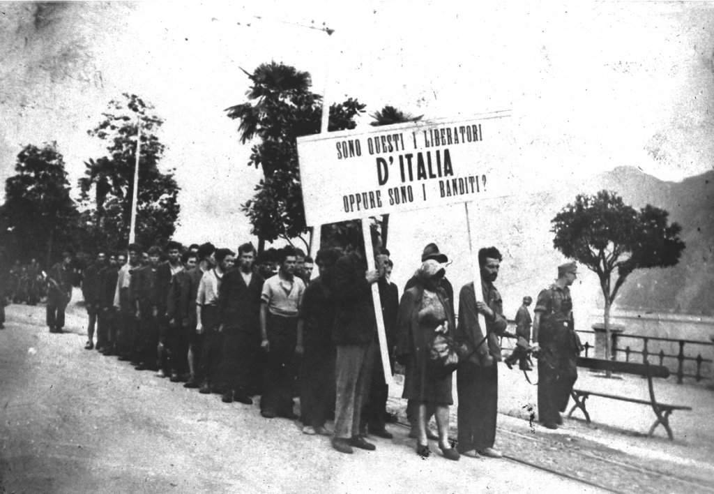 Marsch der 43 Opfer zur Hinrichtung (Foto: Casa della Resistenza)