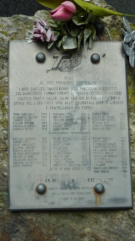 Gedenktafel mit Namen der Opfer