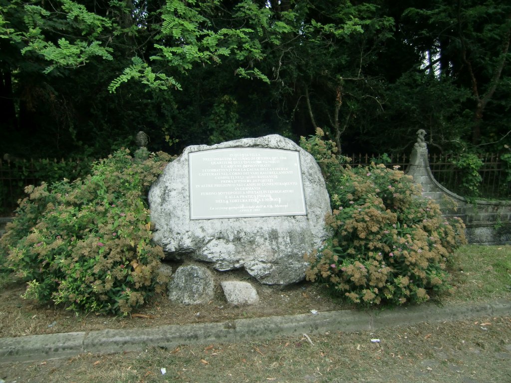 Gedenkstein an der Villa Dolfin Boldù