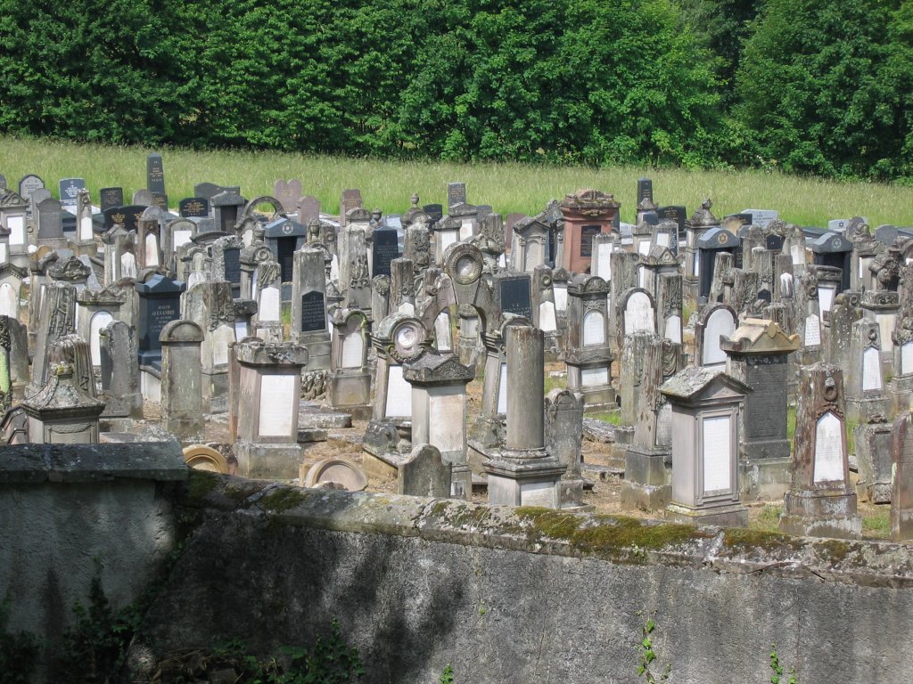 Einige Gräber auf dem Friedhof (© GTMSO-MR)
