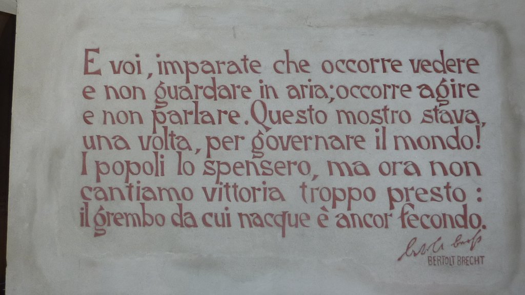 Ihr aber lernet, wie man sieht statt stiert... (Bertold Brecht, Epiloh aus Arturo Ui - Wandinschrift im Museo Monumento al Deportato, Carpi )