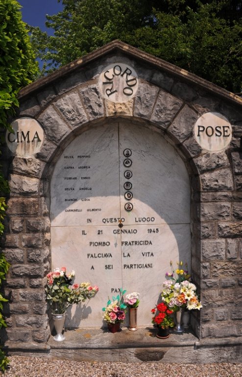 Gedenktafel auf dem Friedhof