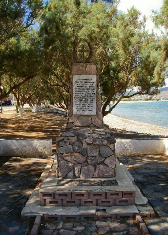 Gedenkstätte am Strand von Tavronitis