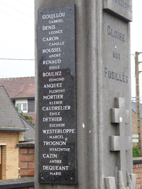 Denkmal Detail: Namen von Erschossenen