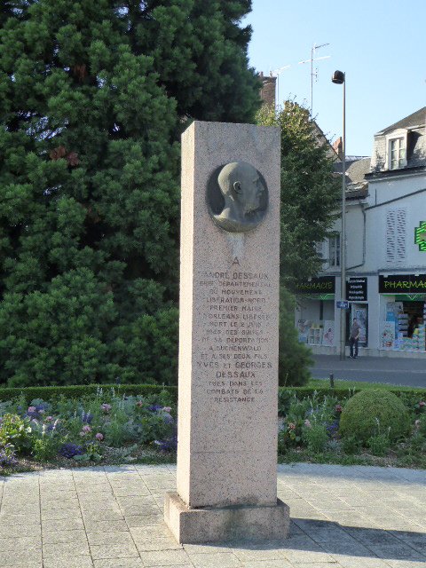 Stele Vater und Söhne Dessaux