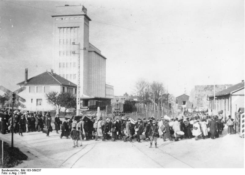 Ankunft im Lager Pithiviers (1941) (Quelle: Bundesarchiv, Bild 183-S69237 / wikimedia commons CC-BY-SA 3.0)