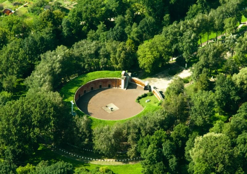 Rotunde, u.a. Umsiedlungslager; Foto pl.wikipedia