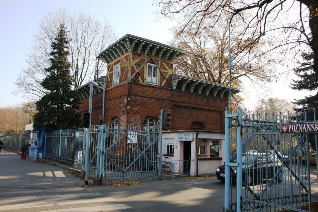 Eingang zur Psychiatrischen Anstalt; Foto: Radomiła Banach, zabytek.pl