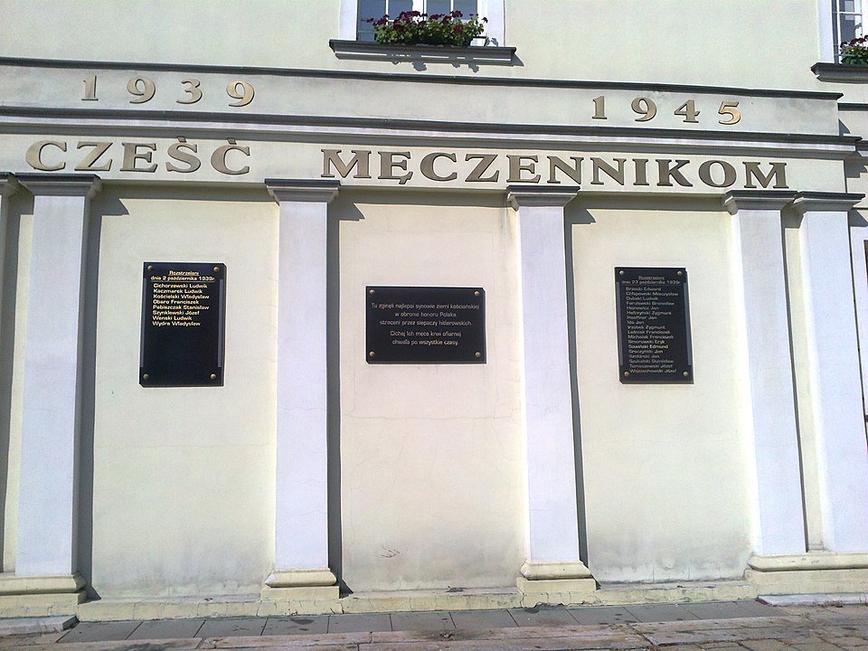 Denkmal Hinrichtungsort  am Rathaus; Quelle pl.wikpedia, gemeinfrei
