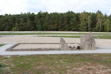 Waldlager, Krematorium Rekonstruktion; Foto: R. Lauterbach