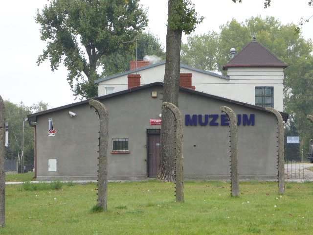 Märtyreermuseum (von der Straße aus gesehen) ul. Niezłomnych 2, Luboń; email: muzeum@zabikowo.eu ; Internet: www.zabikowo.eu