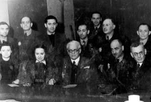 Mitglieder des Judenrats; Mitte: Ch. Rumkowski; Quelle: jfcs.org 