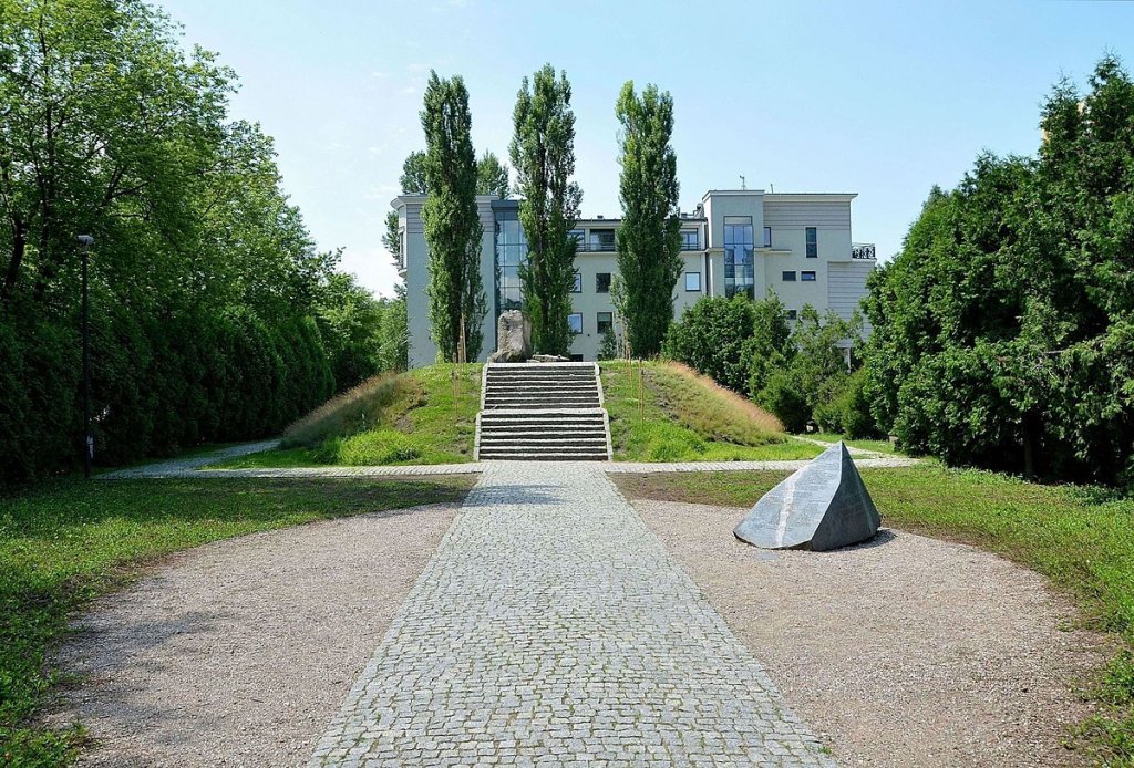 Hügel über dem ZOB-Bunker; Quelle: wikimedia commons