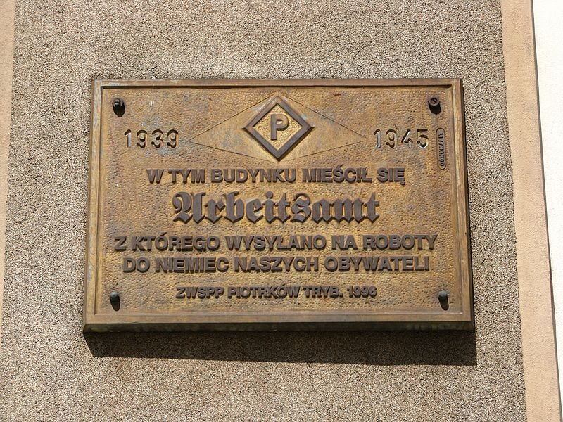Gedenktafel an Zwangsarbeiter; Quelle: Zorro 2212, de.m-wikipedia, CC-SA 3.0
