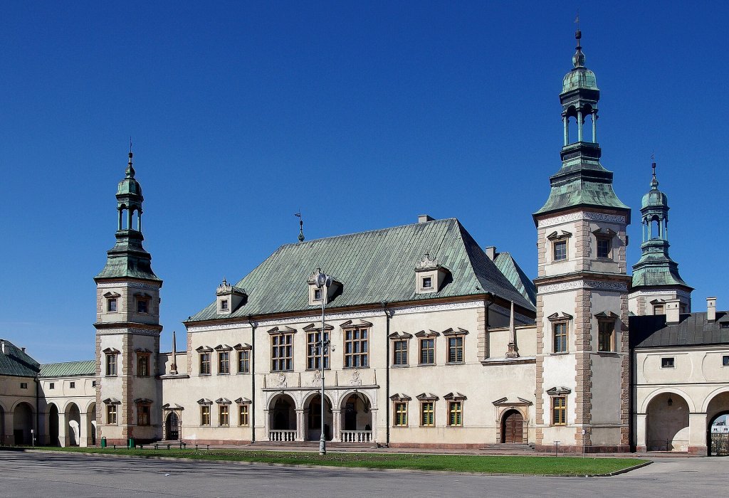 Bischofspalast Kielce (Quelle: de.wikipedia © Jakub Hałun. CC BY-SA 3.0) Bischofspalast Kielce (Quelle: de.wikipedia © Jakub Hałun. CC BY-SA 3.0)