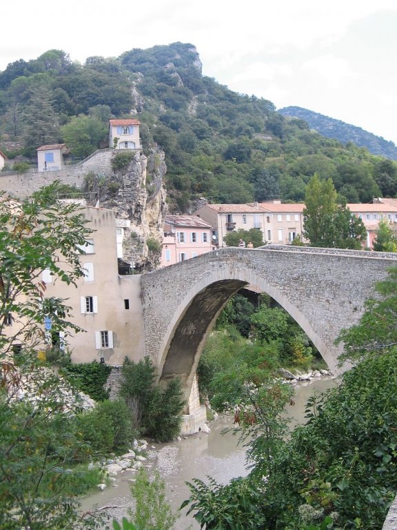 romanische Brücke in Nyons; © M. Minderhoud, Wikipedia