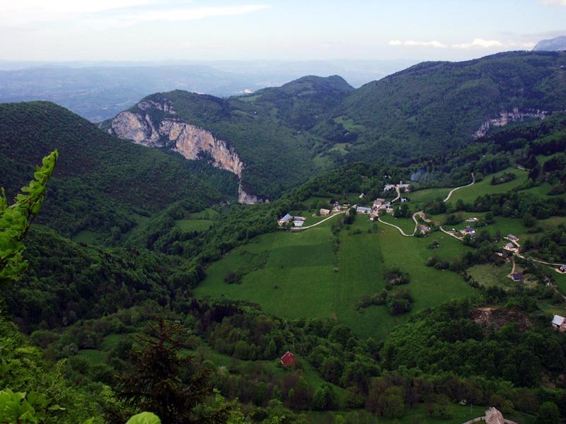 Blick auf Malleval oberhalb des sehr engen Tals