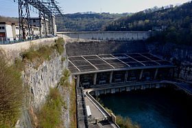 Rhone-Talsperre von Injoux-Génissiat; Quelle꞉ Chriuscha Wikipedia, CC BY-SA 3.0