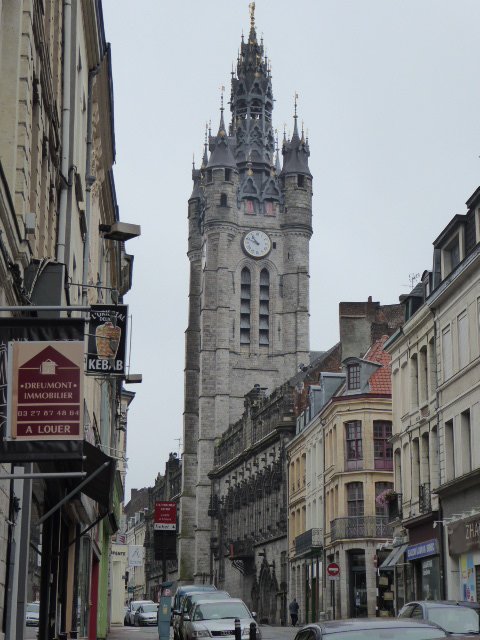 Belfried neben dem Rathaus