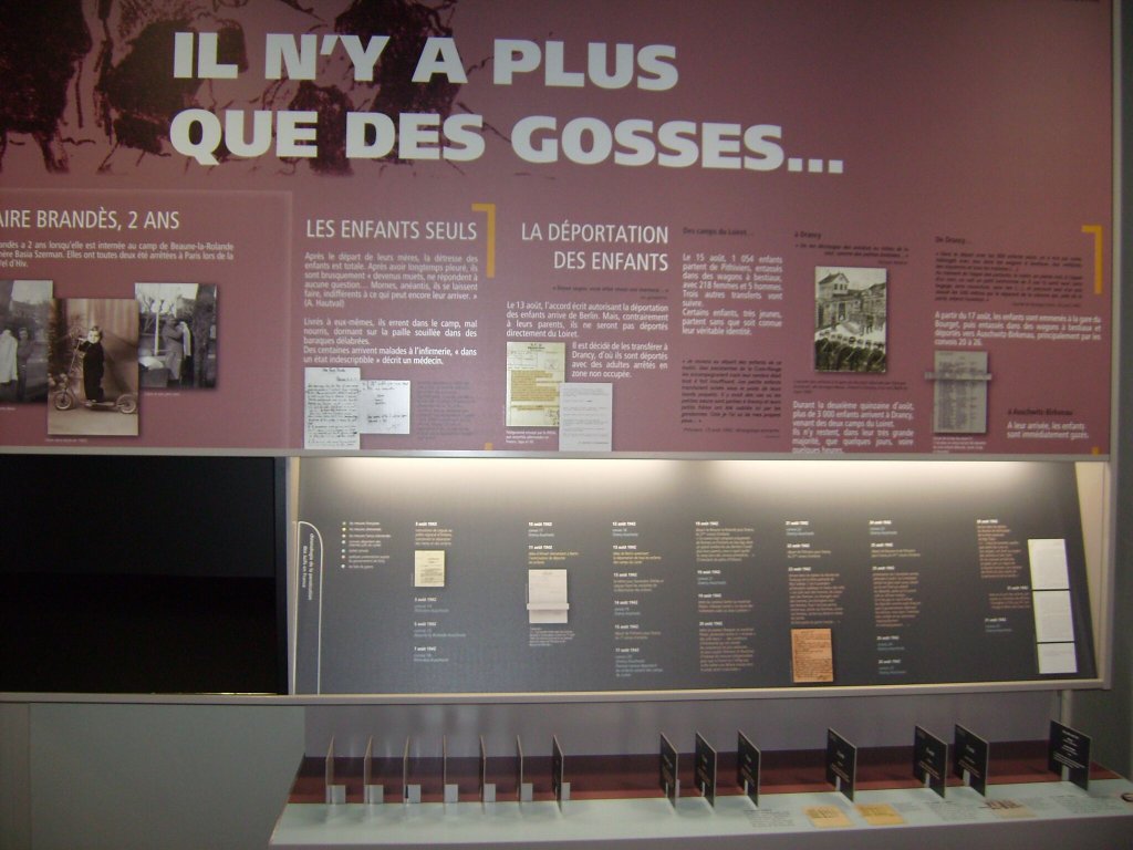 „Es gibt nur noch Kinder im Lager“ - Tafel im Cercil-Museum, Orléans*)