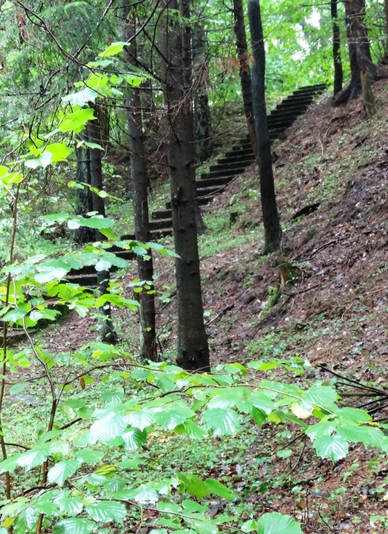 Treppe zum zweiten Gedenkstein