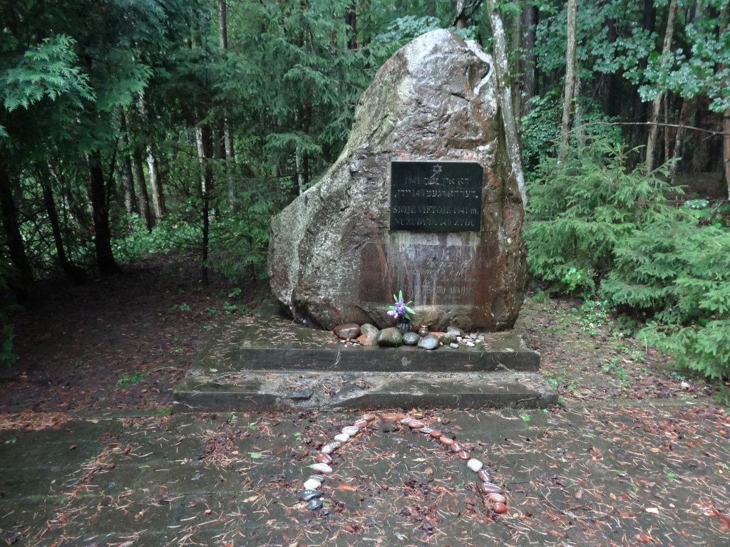 Gedenkstein für die ermordeten Männer