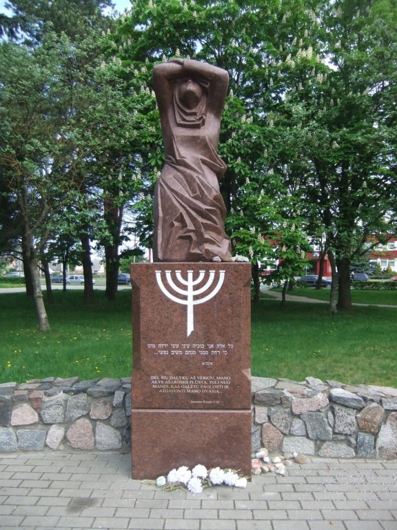 Skulptur auf der Gedenkstätte (pavb.lt)