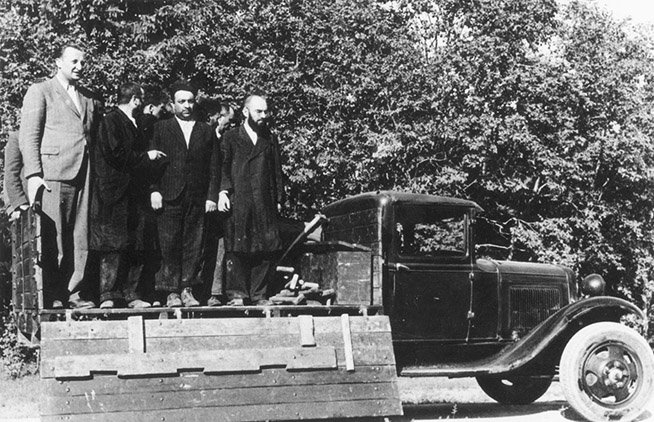 Abtransport in den Wald von Kužiai (Yad Vashem)