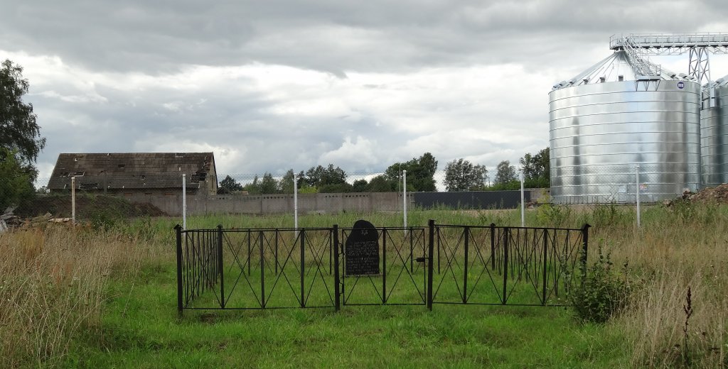 Gedenkstätte am Bahnhof