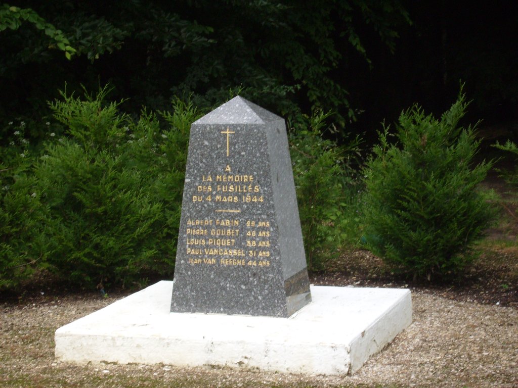 Stele für die fünf Erschossenen