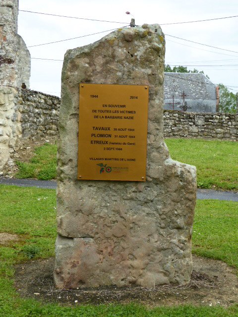 Stele der Nazi-Opfer in drei Dörfern