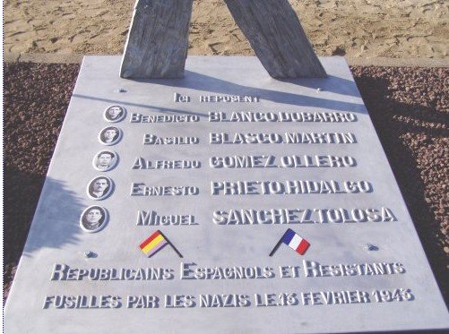 Denkmal Ausschnitt: Namen der Erschossenen; Quelle www.resistance-44.fr
