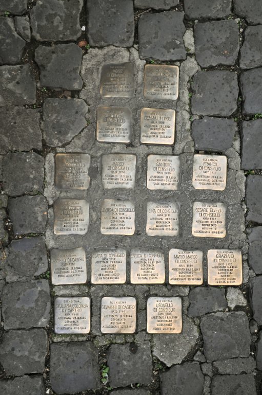 Stolpersteine in der Via Madonna dei Monti 82