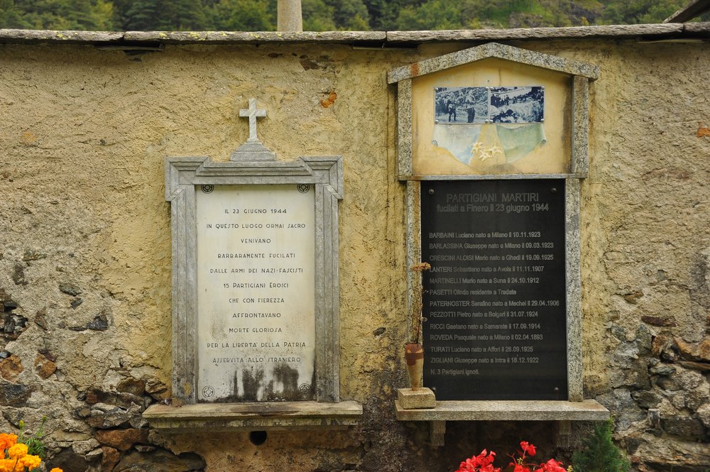 Friedhof von Finero mit Gedenkstätte