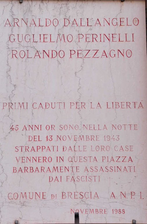 Piazza Rovetta – Gedenktafel für die Opfer vom 13. November 1943