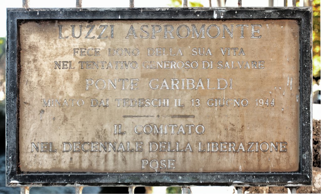 Gedenktafel für Luzzi Aspromonte an der Ponte Garibaldi