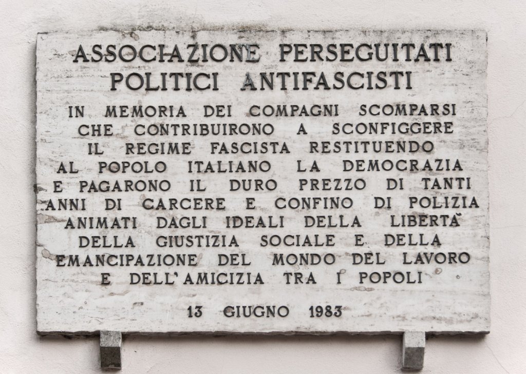 Gedenktafel im Friedhof von Terni