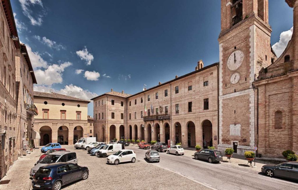 Caldarola Piazza Vittorio Emanuele II 