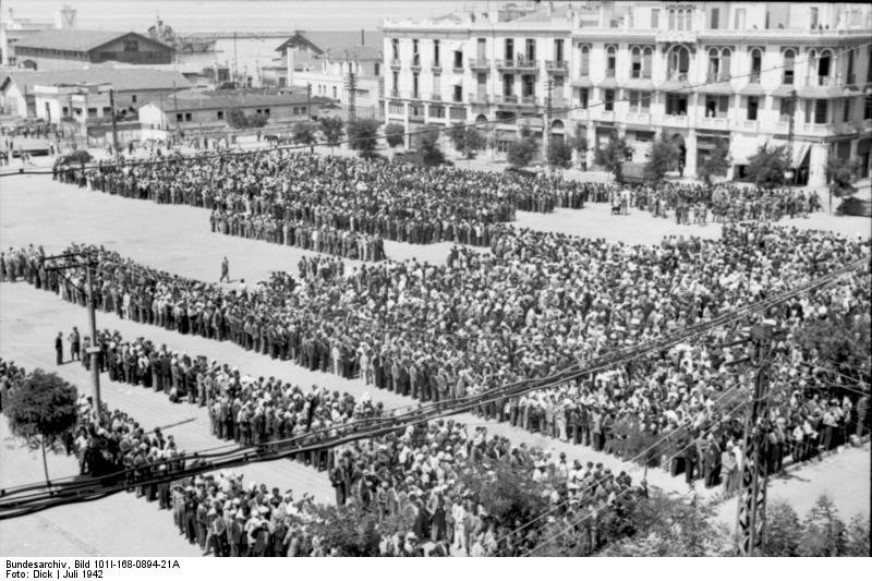 Zwangsmusterung in Thessaloniki; Foto: Bundesarchiv, CC-BY-SA 3.0