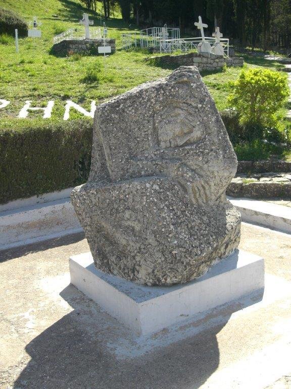 Skulptur an der Gedenkstätte